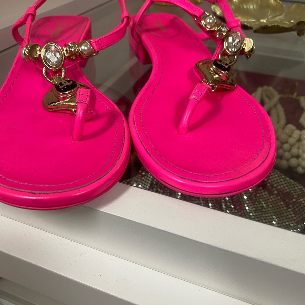 CHANEL Hot Pink Heart Charm T-Strap Sandals - Picture 4 of 6